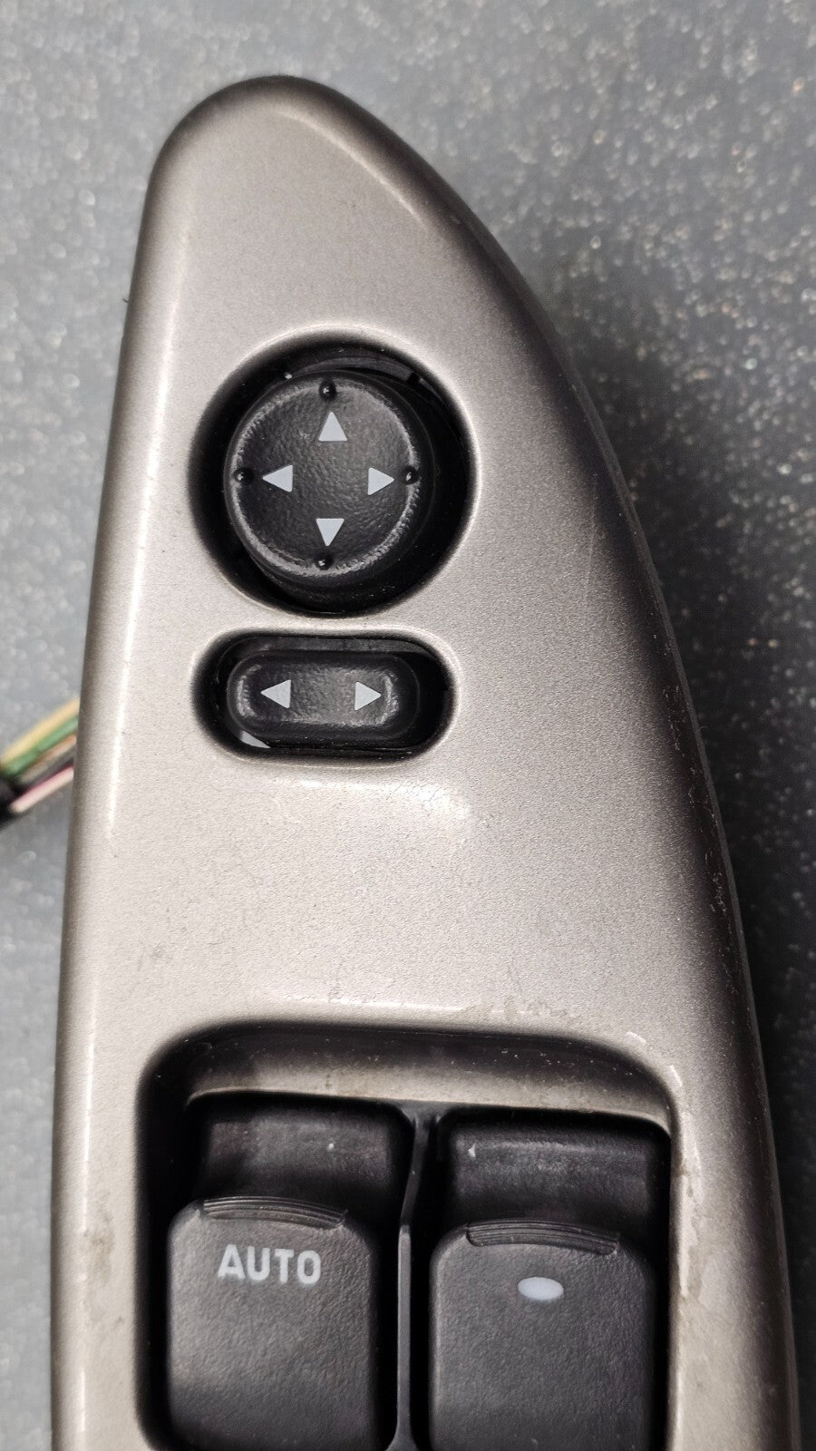 04-07 MALIBU LEFT DRIVER MASTER POWER WINDOW DOOR CONTROL SWITCH ASSEMBLY SILVER