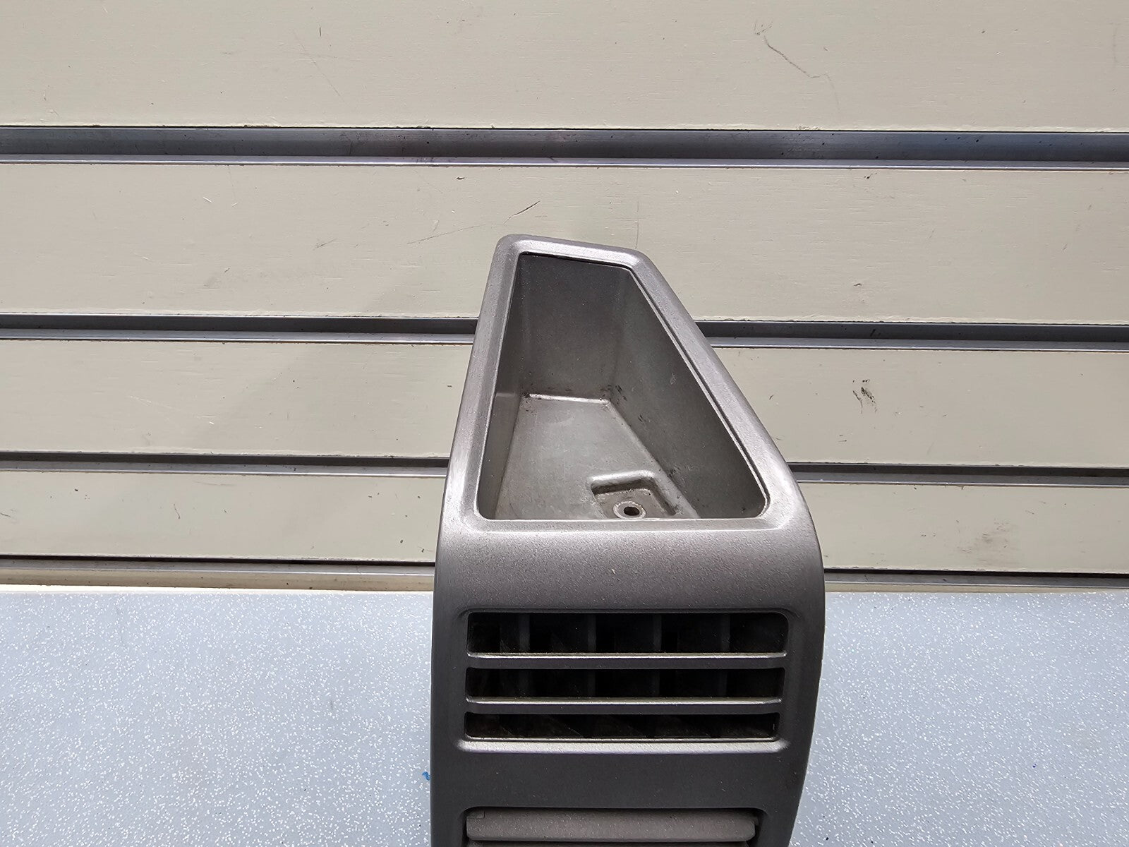 05-15 NISSAN TITAN ARMADA QX56 DASH FRONT CENTER RIGHT AIR VENT HEATER TRIM GRAY