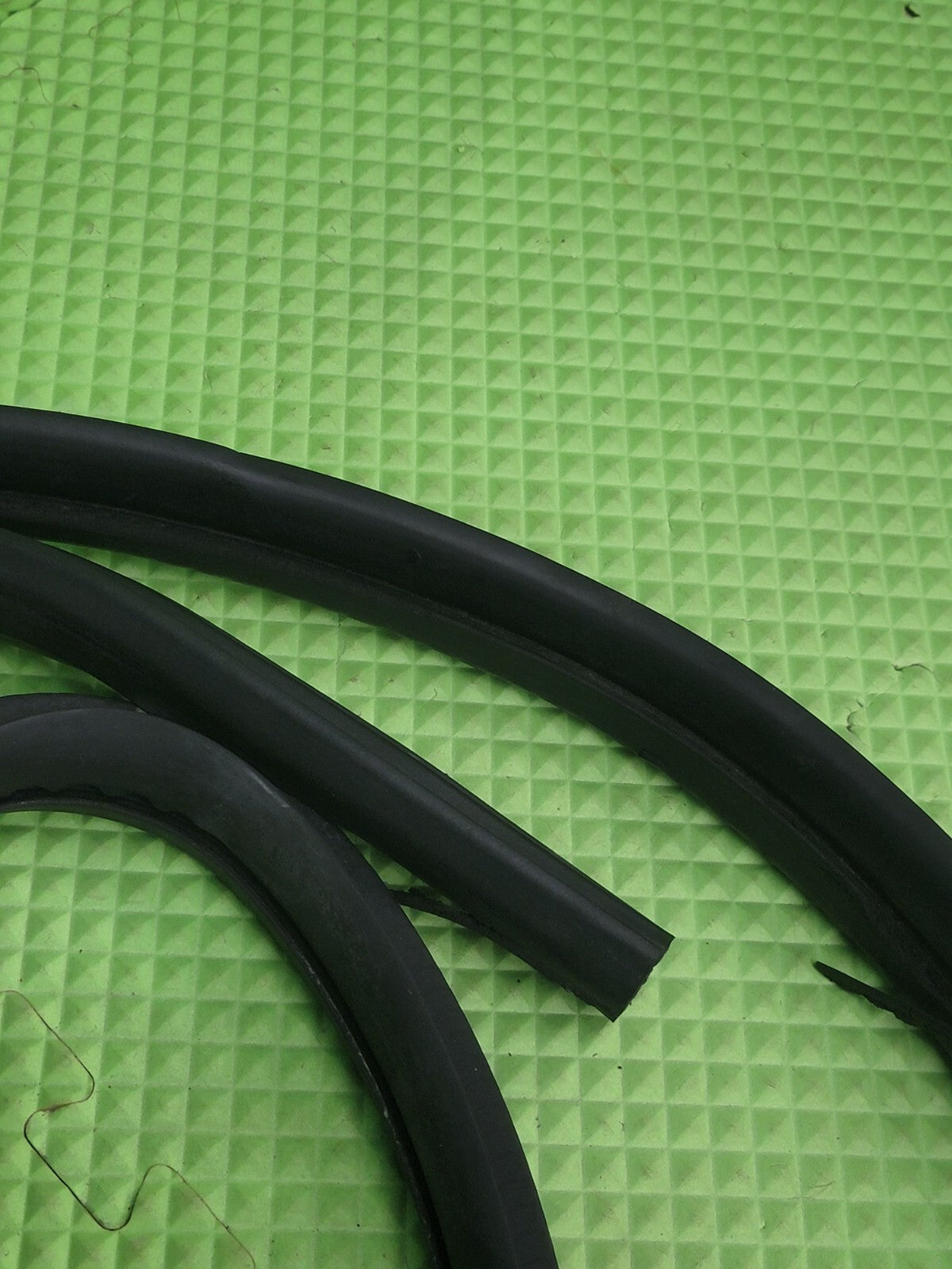 🔥07-14 Chevrolet Tahoe Rear Front Right Passenger Door Weatherstrip Seal Black