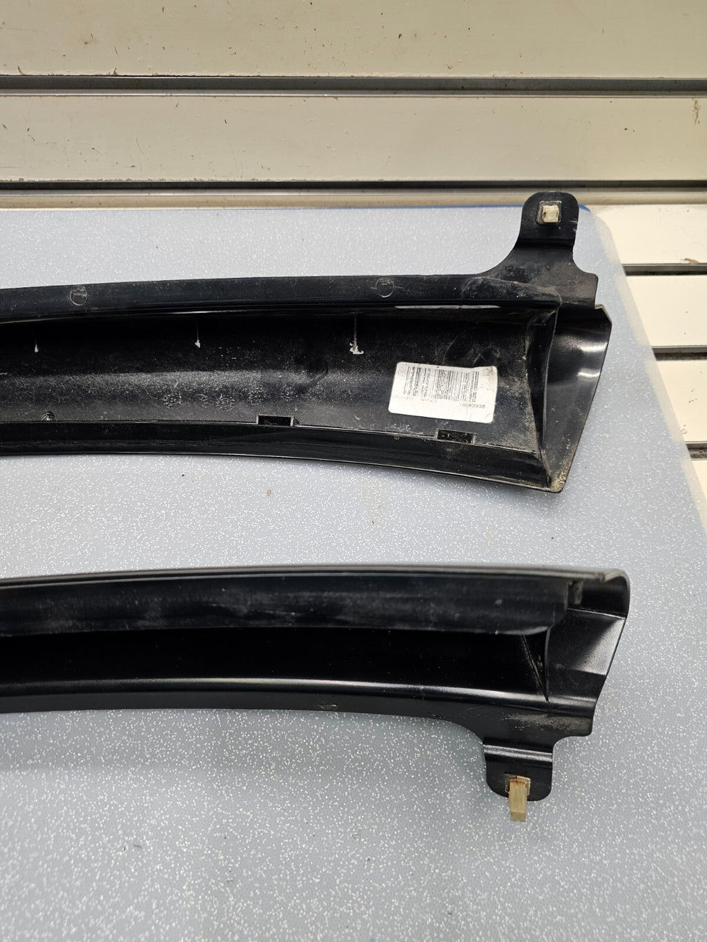 🔥02-09 ENVOY REAR LEFT/RIGHT D-PILLAR EXTERIOR HATCH TRIM MOLDING SET OEM