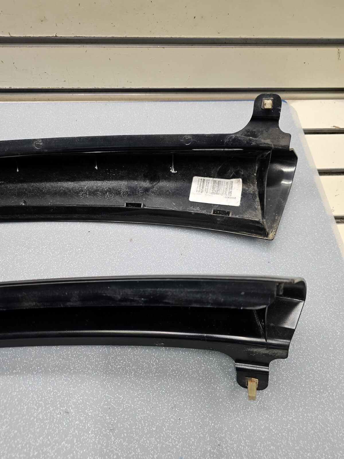 🔥02-09 ENVOY REAR LEFT/RIGHT D-PILLAR EXTERIOR HATCH TRIM MOLDING SET OEM