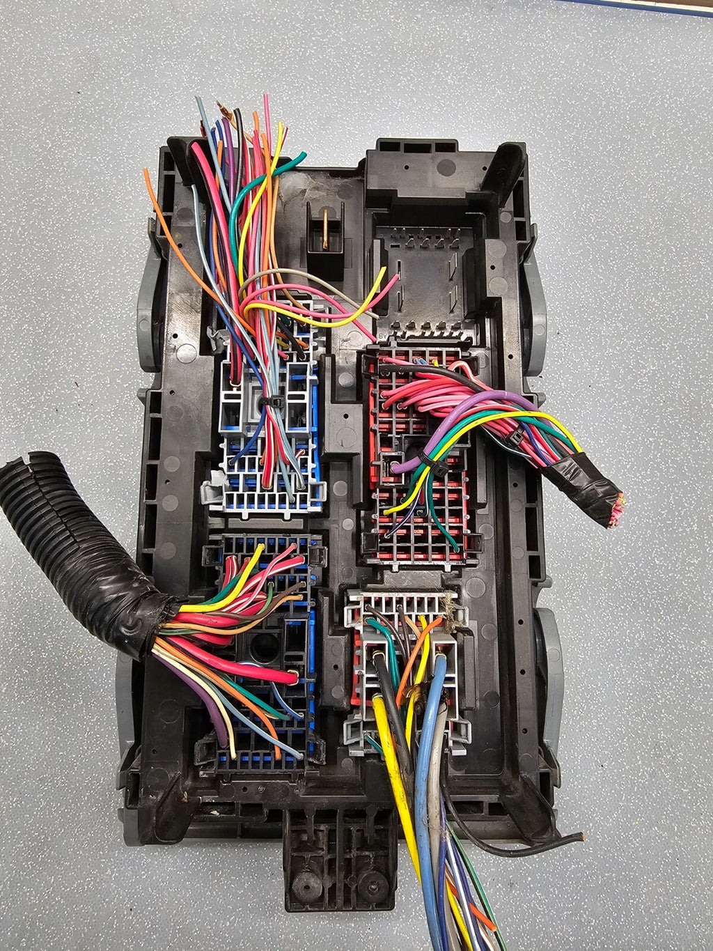 🔥10-13 Chevy Silverado GMC Sierra Fuse Box Relay Junction Power Module Unit OEM