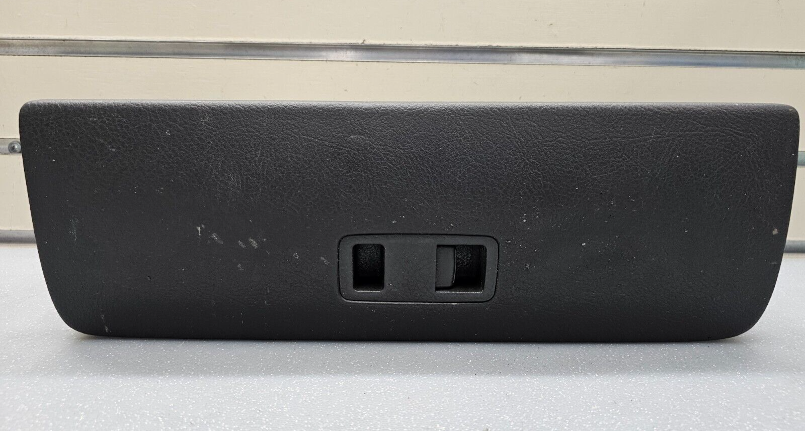 🔥04-05 Kia Sedona Dash Upper Glove Box Storage Compartment Assembly Black OEM