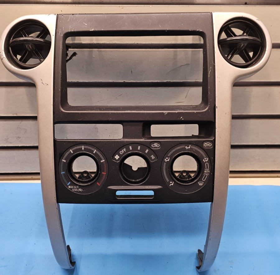 🔥04-06 Scion XB Dash AM FM Radio Stereo Display Bezel Trim Panel Tan/black OEM