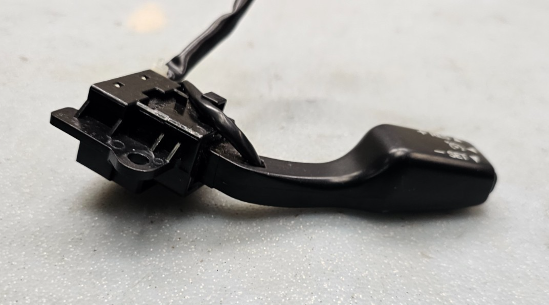 🔥03-08 Toyota Corolla Matrix Vibe Steering Wheel Cruise control Switch Assembly