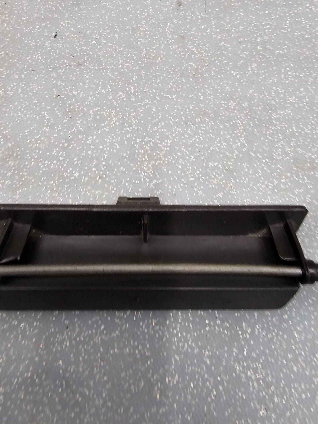 🔥07-13 Chevy Silverado Sierra Center floor Console lower compartment Lid latch
