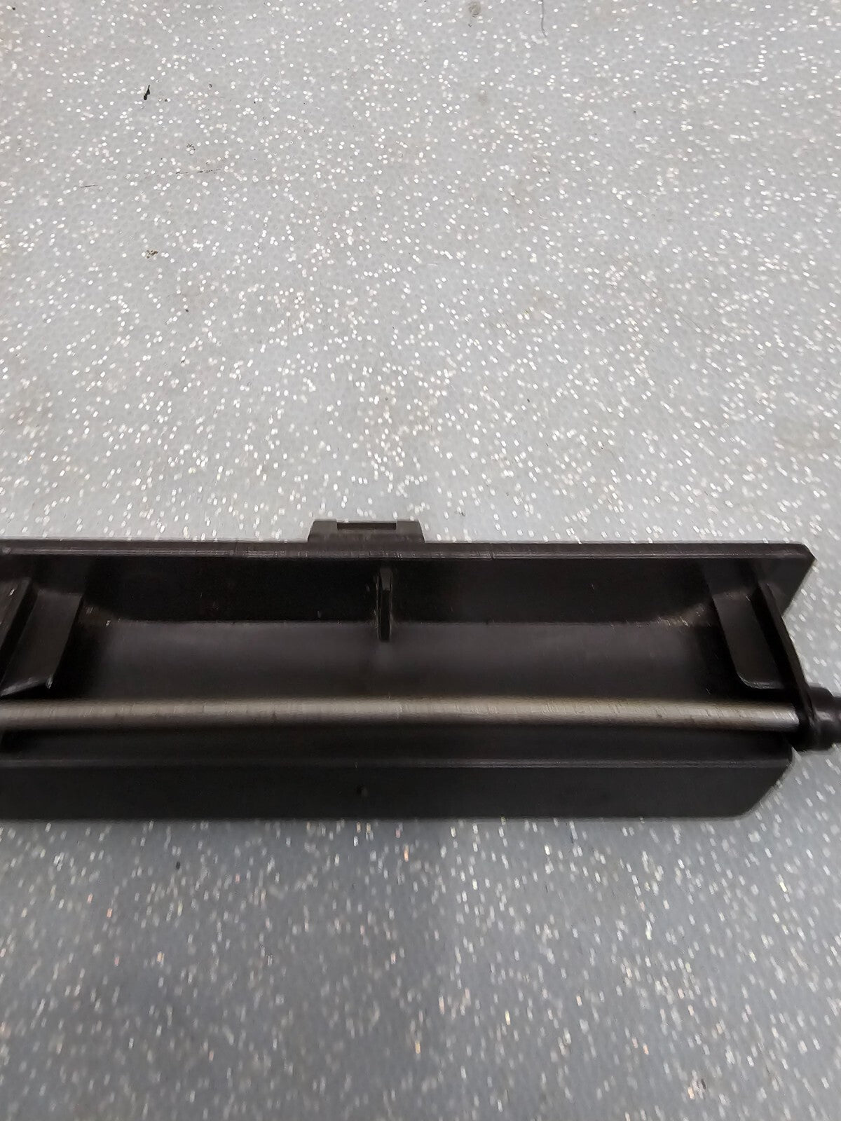 🔥07-13 Chevy Silverado Sierra Center floor Console lower compartment Lid latch