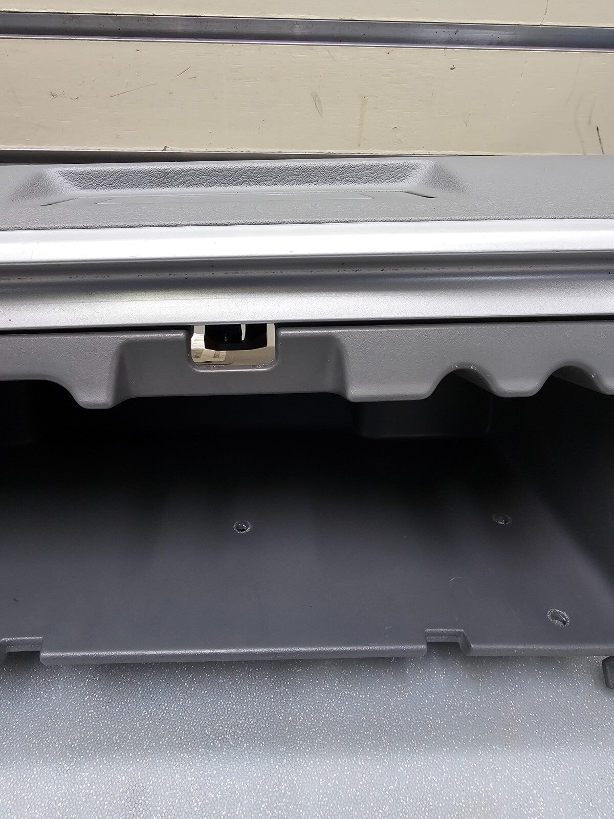 🔥08-10 Chrysler Town Country Upper Glove Box Dash Storage Compartmen Gray OEM
