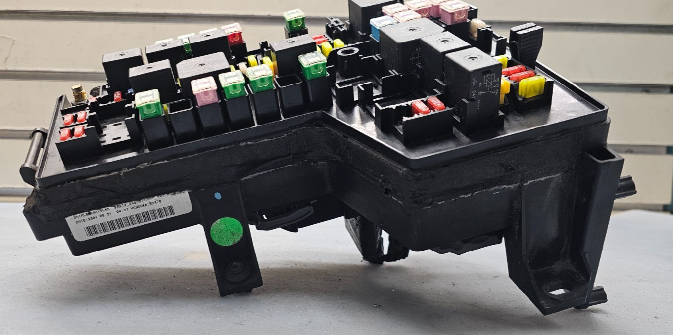 🔥05-07 Dodge Dakota Truck 4.7L 3.7L Fuse Box Fusebox Engine OEM