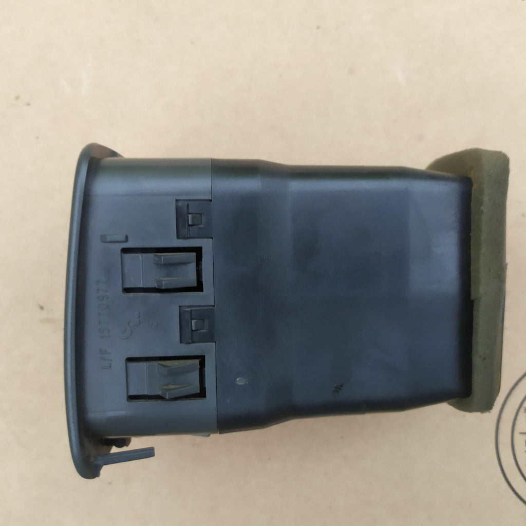 99-06 Silverado ESCALADE Dash A/C Heater AIR VENT Passenger Right DARK GRAY VT11