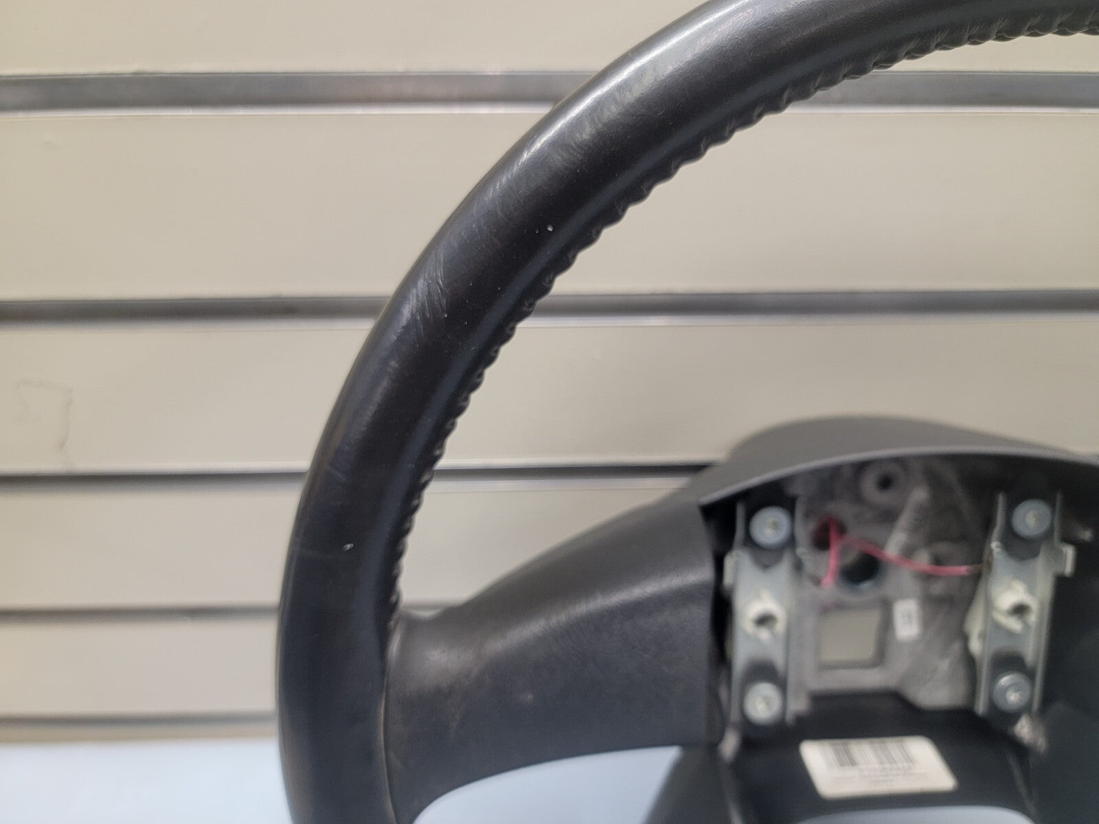 02-09 Trailblazer Envoy03-06 SILVERADO SIERRA YUKON STEERING WHEEL LEATHER BLACK