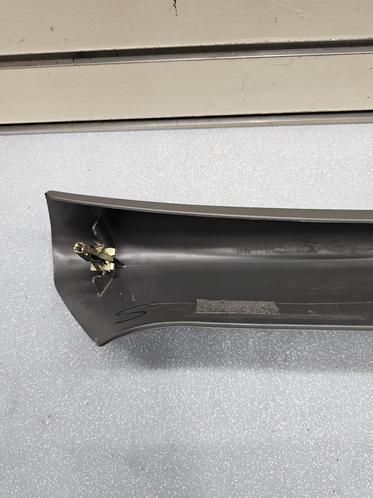 99-06 SILVERADO SIERRA Roof Molding A PILLAR Trim LEFT Driver Speak DARKGRAY p3