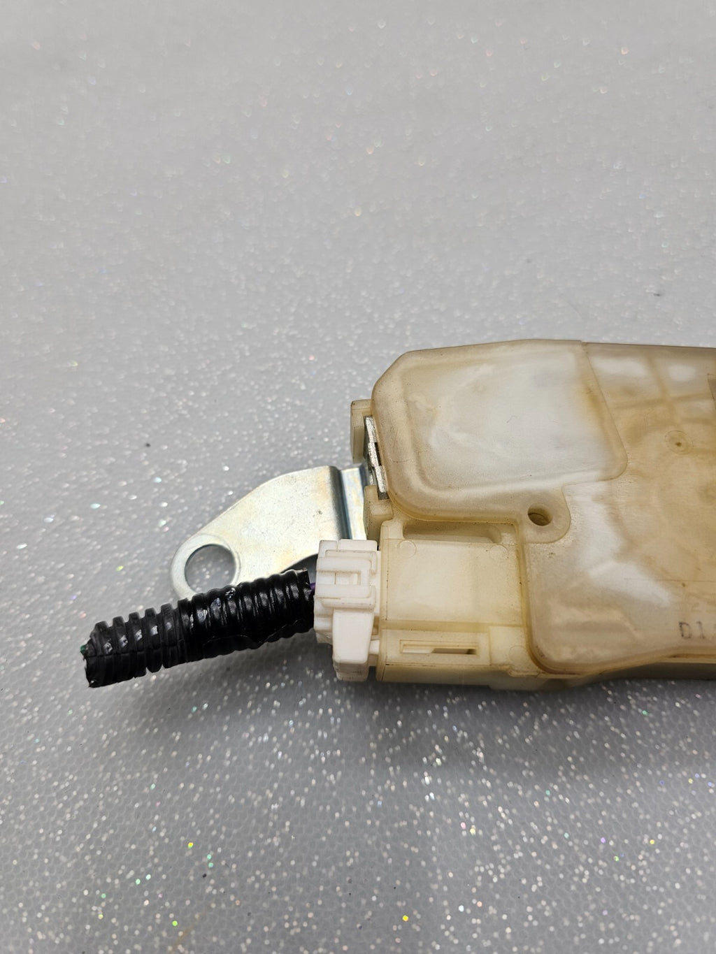 05-12 Nissan Pathfinder Armada Lid Door Window Glass Actuator Lock Assembly OEM
