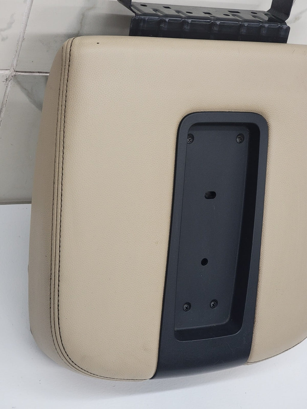 07-14 Silverado Sierra Center Console Armrest Lid Leather Cover Assembly Tan L19