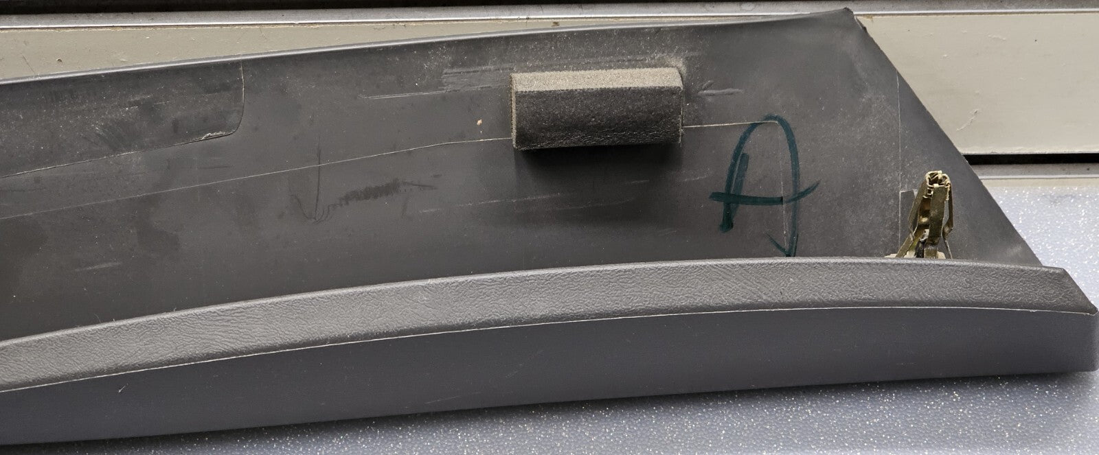 🔥99-06 SILVERADO SIERRA Roof Molding A PILLAR Trim LEFT Driver DARK GRAY P3