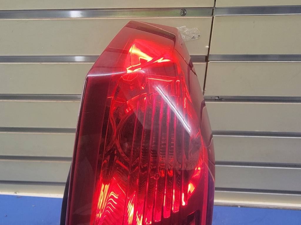 🔥03-07 Cadillac CTS Sedan Taillight Lamp Assembly Right Passenger Side Chrome
