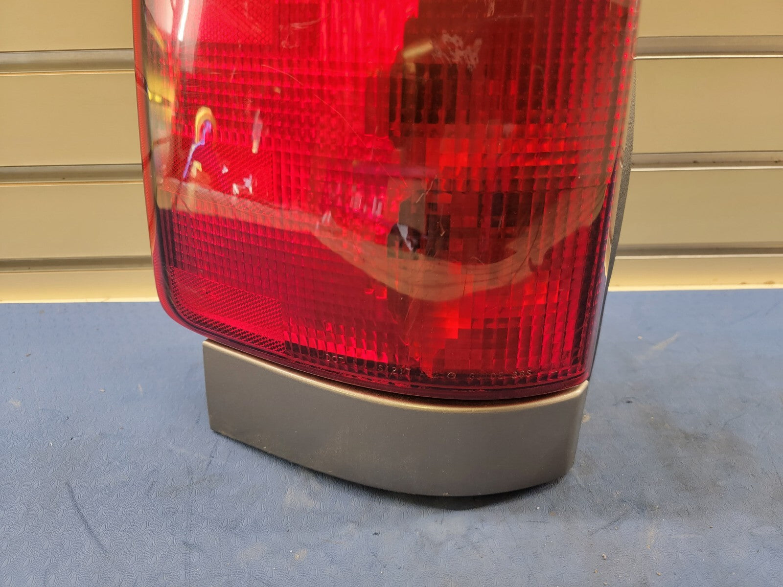 🔥2002-2009 GMC Envoy Tail Light Bezel Assembly Chrome LEFT DRIVER Side