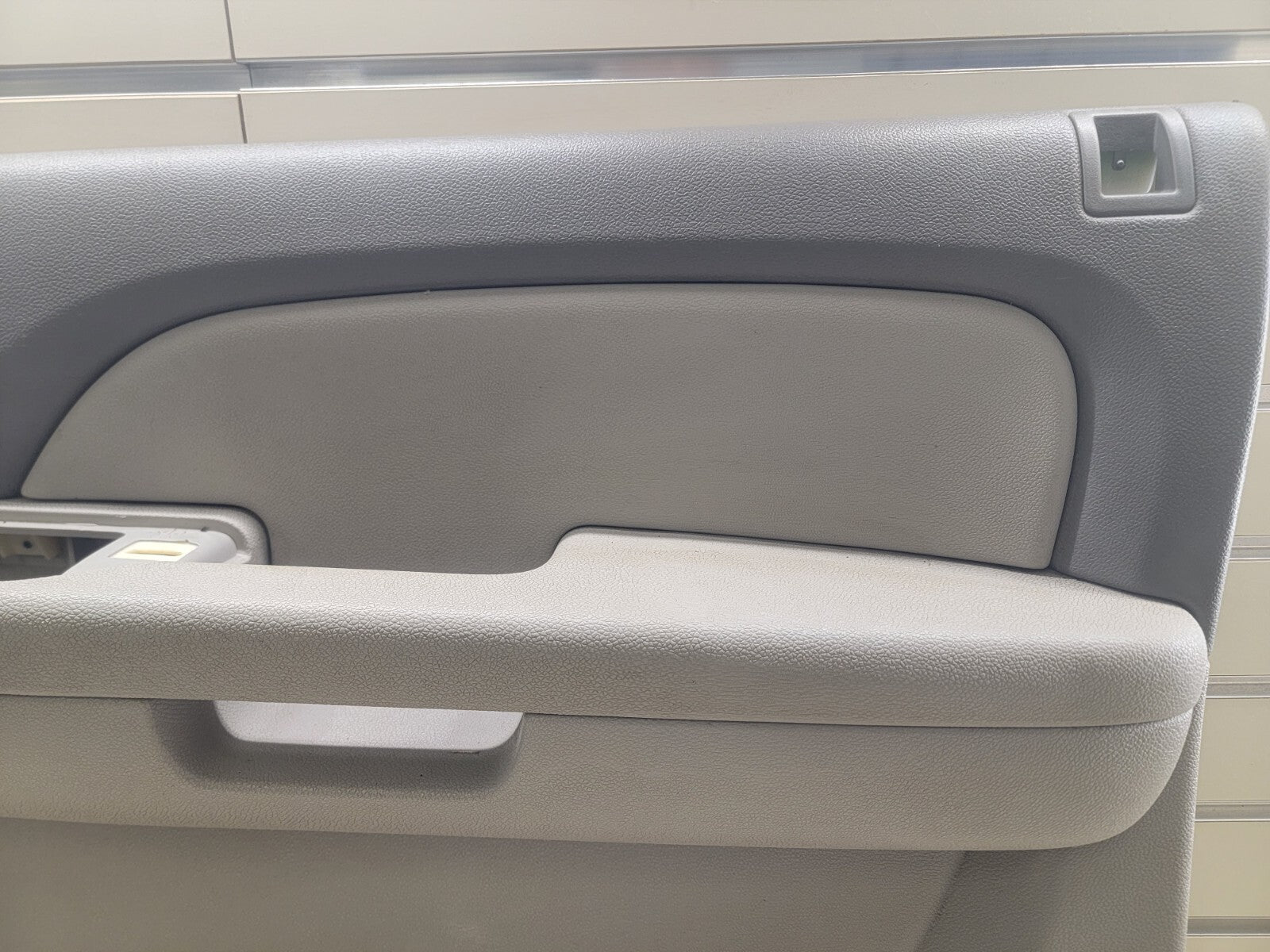 07-09 Chevy Tahoe Suburban Yukon Front Door Trim Panel Right PASSENGER Gray D15