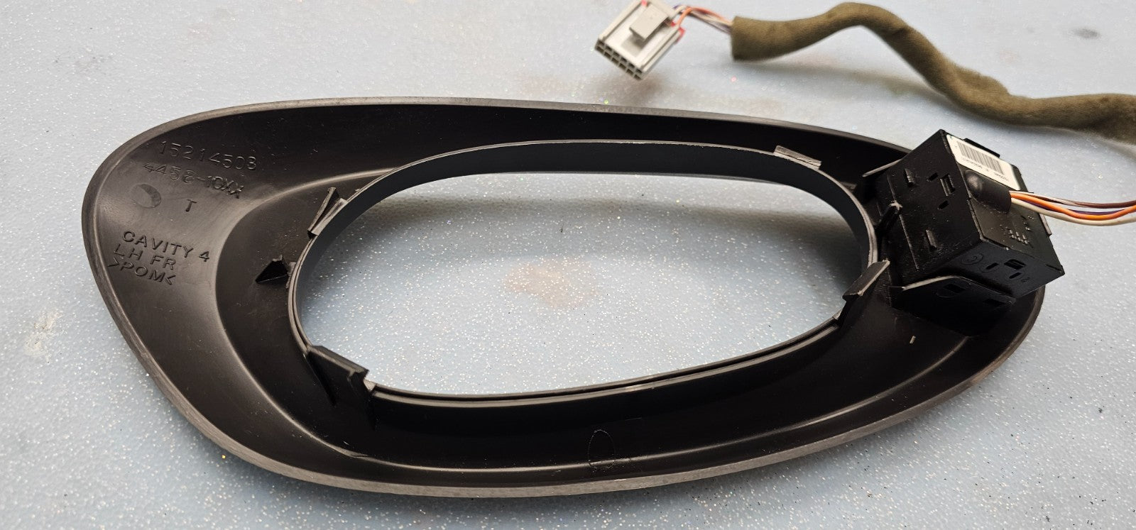 🔥02-09 TRAILBLAZER FRONT LEFT DRIVER DOOR INSIDE HANDLE BEZEL CONTROL BLACK