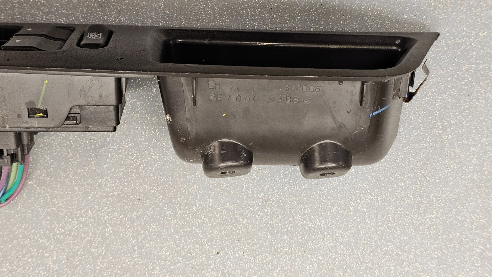 🔥06-08 CHEVY IMPALA LEFT DRIVER MASTER POWER WINDOW SWITCH BEZEL ASSEMBLY BLACK