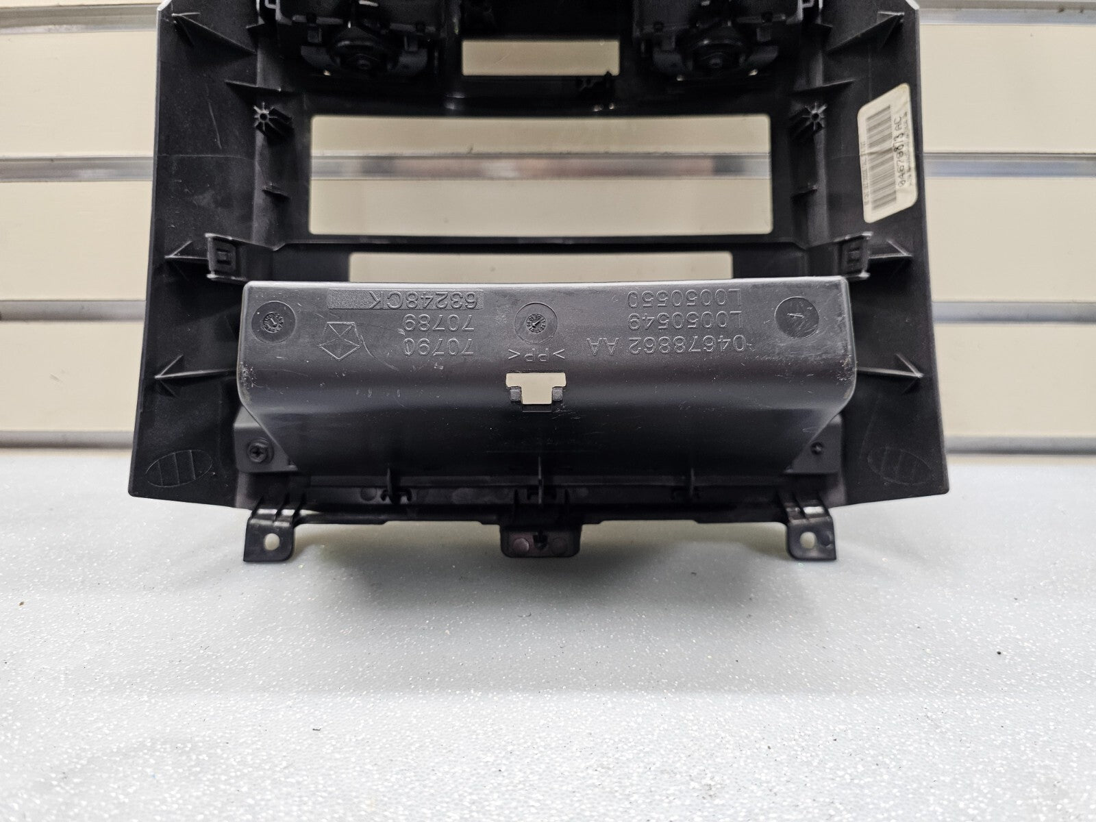 🔥08-10 DODGE CARAVAN DASH RADIO SURROUND BEZEL TRIM PANEL CLIMATE CONTROL BLACK
