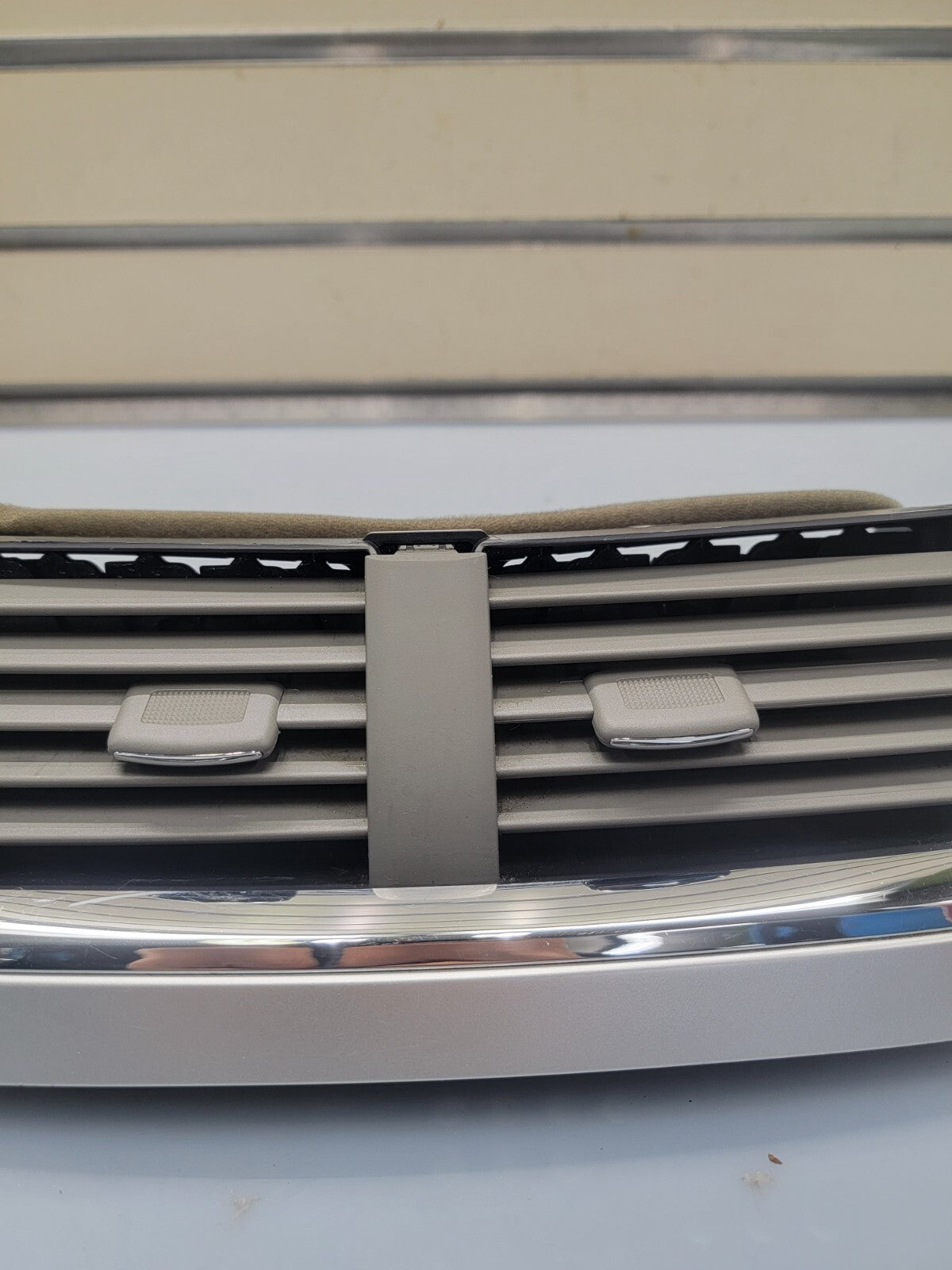 08-12 Chevy MALIBU Dash A/C Heater AIR VENT Front Center Bezel Trim Silver VT46