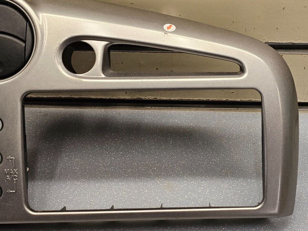 🔥03-08 Toyota MATRIX Pontiac VIBE Center Dash Radio Bezel Trim Panel SILVER B26