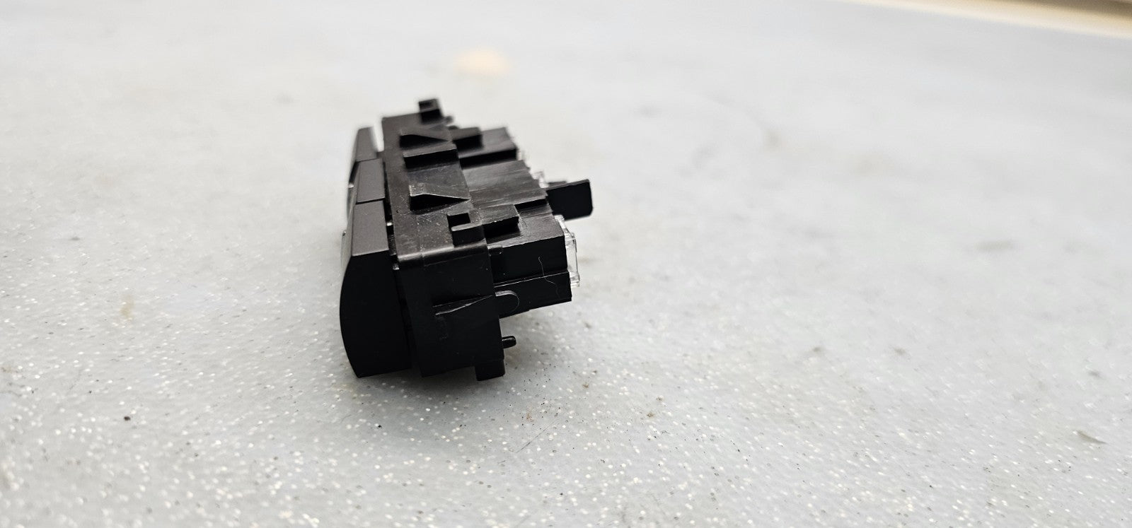 🔥06-09 Suzuki XL-7 Center Traction Information Display Locking Lock Switch
