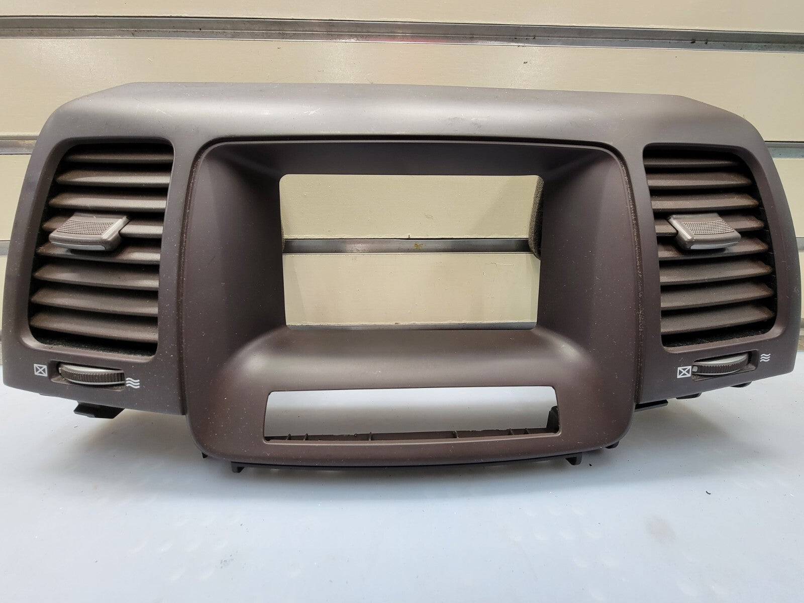 🔥 2007-2009 KIA AMANTI  FRONT DASH RADIO STEREO BEZEL FRAME TRIM PANEL TAN OEM