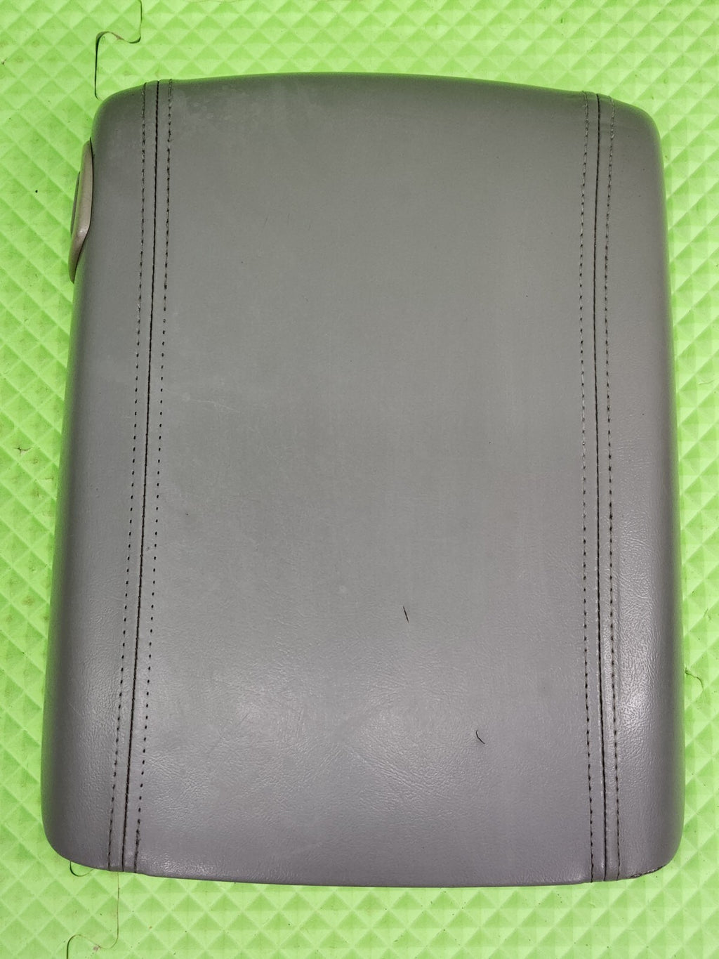 🔥02-06 Cadillac ESCALADE YUKON Center Console Armrest Storage LEATHER GRAY