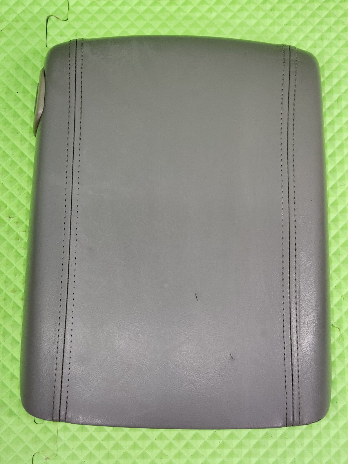 🔥02-06 Cadillac ESCALADE YUKON Center Console Armrest Storage LEATHER GRAY