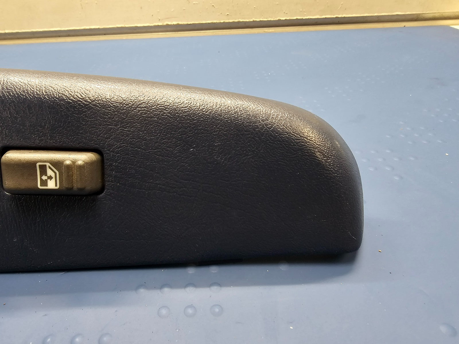 99-02 Silverado SIERRA Front Right Passenger Power Window Switch Lock Black WS3