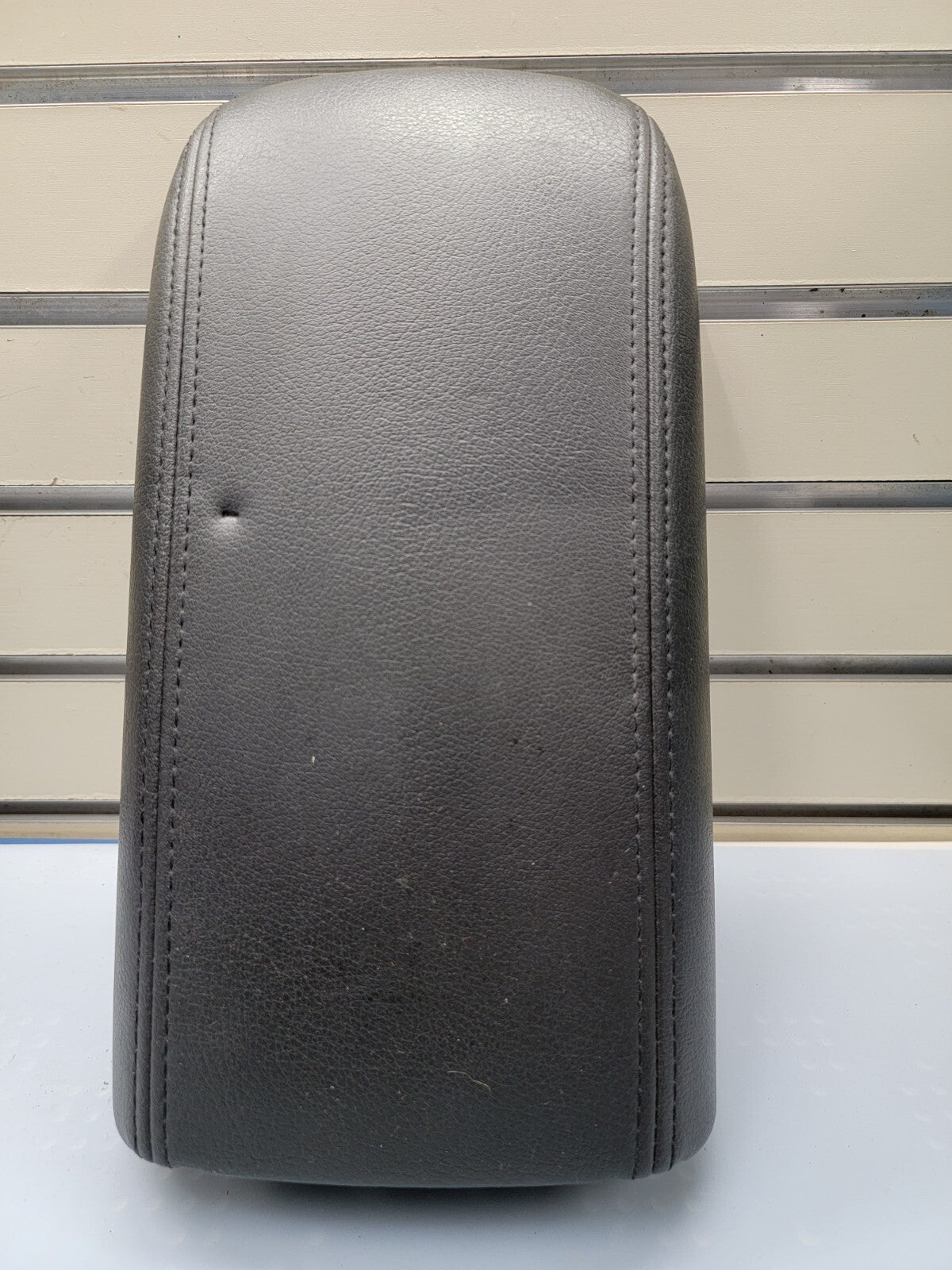 🔥02-09 Chevy Trailblazer GMC ENVOY Center Console Armrest Lid LEATHER BLACK def