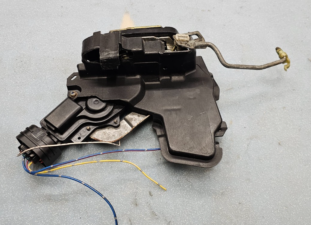 🔥97-01 Toyota Camry Front Right Side Power Door Lock Actuator Latch Assembly