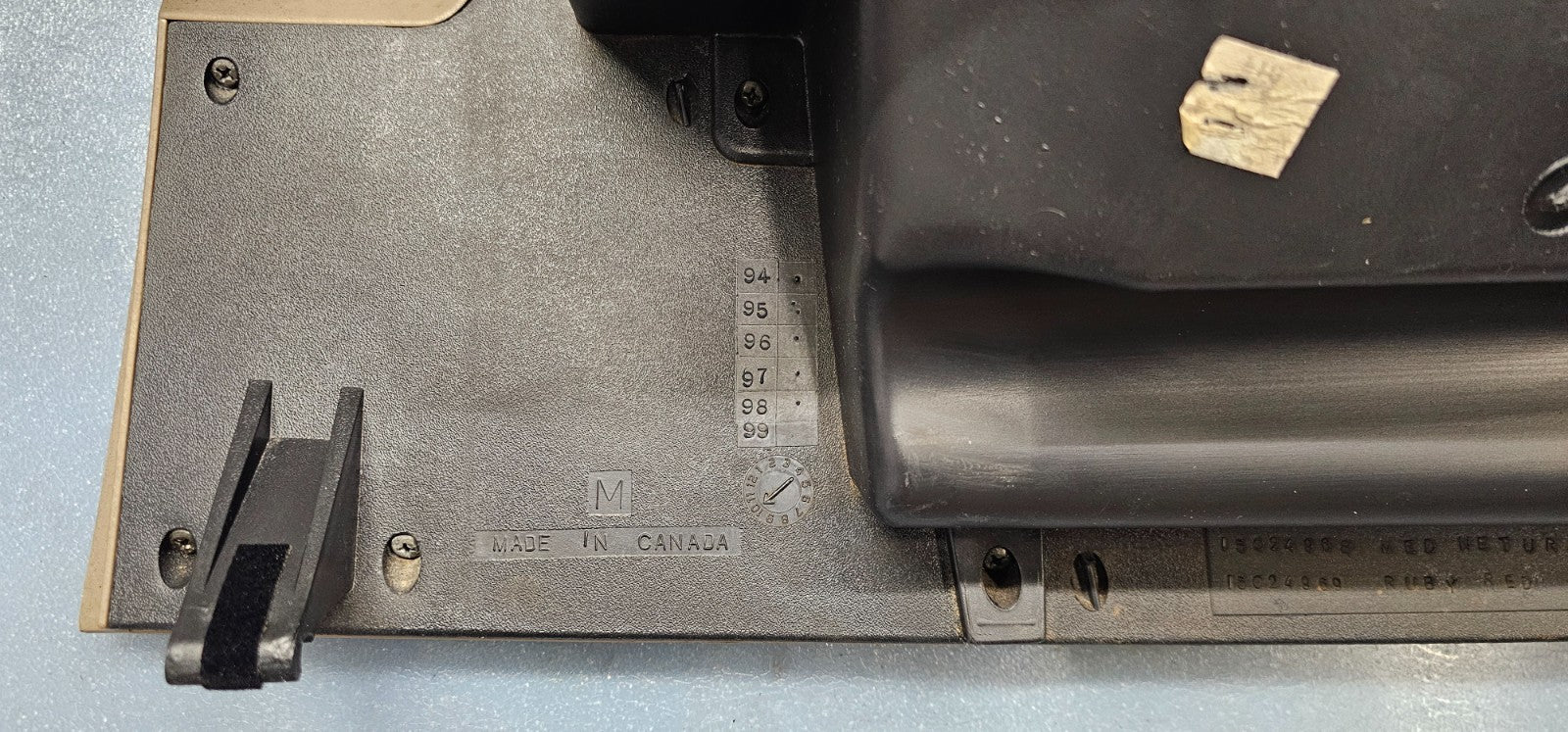 95-99 CHEVY GMC TRUCK SILVERADOC/K Glove Box Storage Compartment Assembly TAN G2