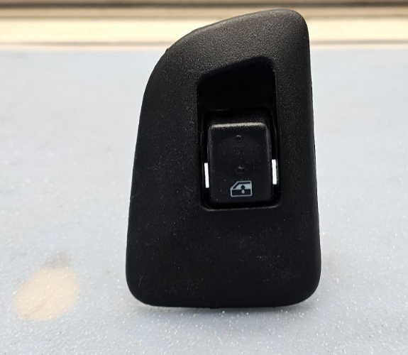 03-06 Silverado Tahoe Suburban Yukon Sierra Right Rear Window Door Switch Black