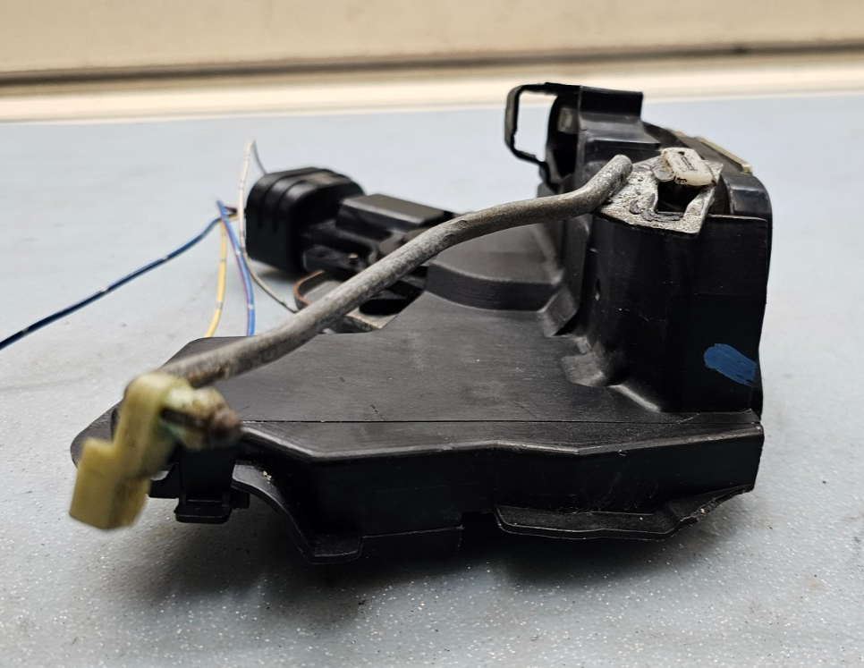 🔥97-01 Toyota Camry Front Right Side Power Door Lock Actuator Latch Assembly