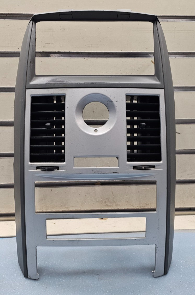 🔥2008-2010 CHRYSLER TOWN COUNTRY Dashboard Radio Climate Bezel Silver