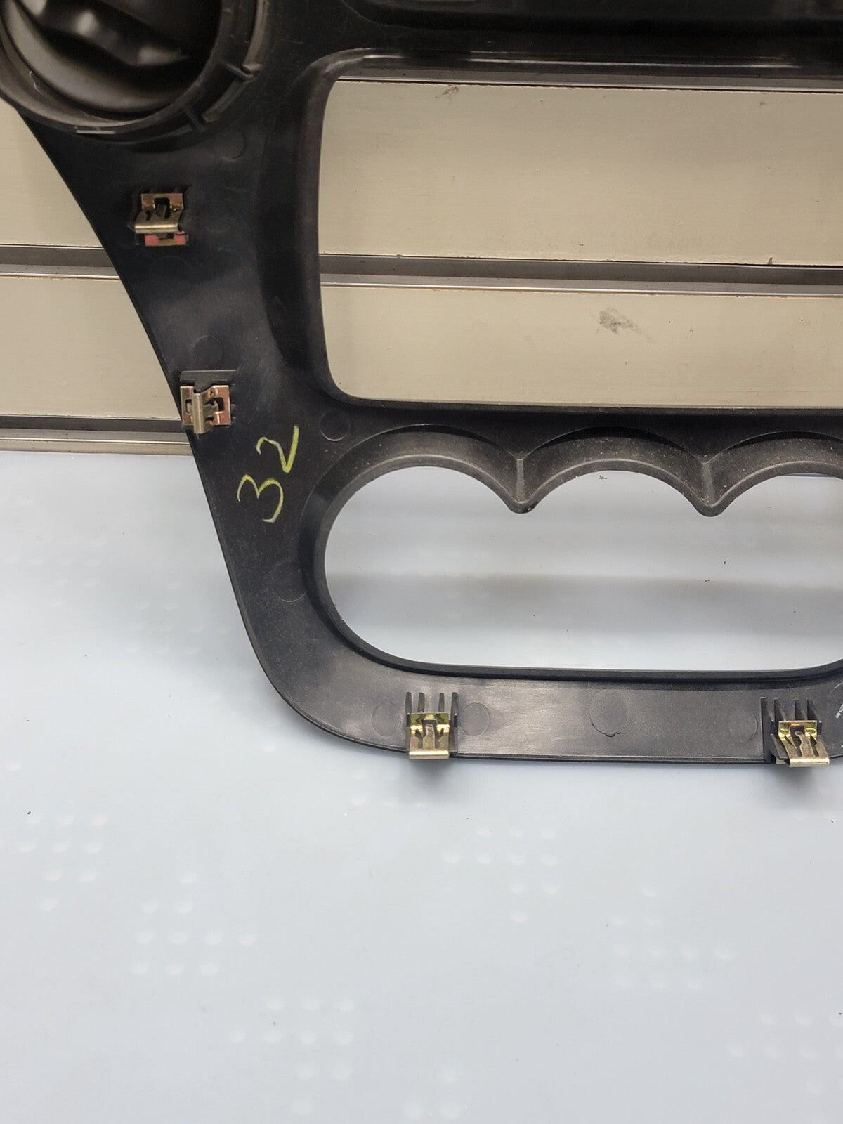 🔥2003-2007 Saturn Ion Radio AC Climate Control Bezel Assembly Vents silver