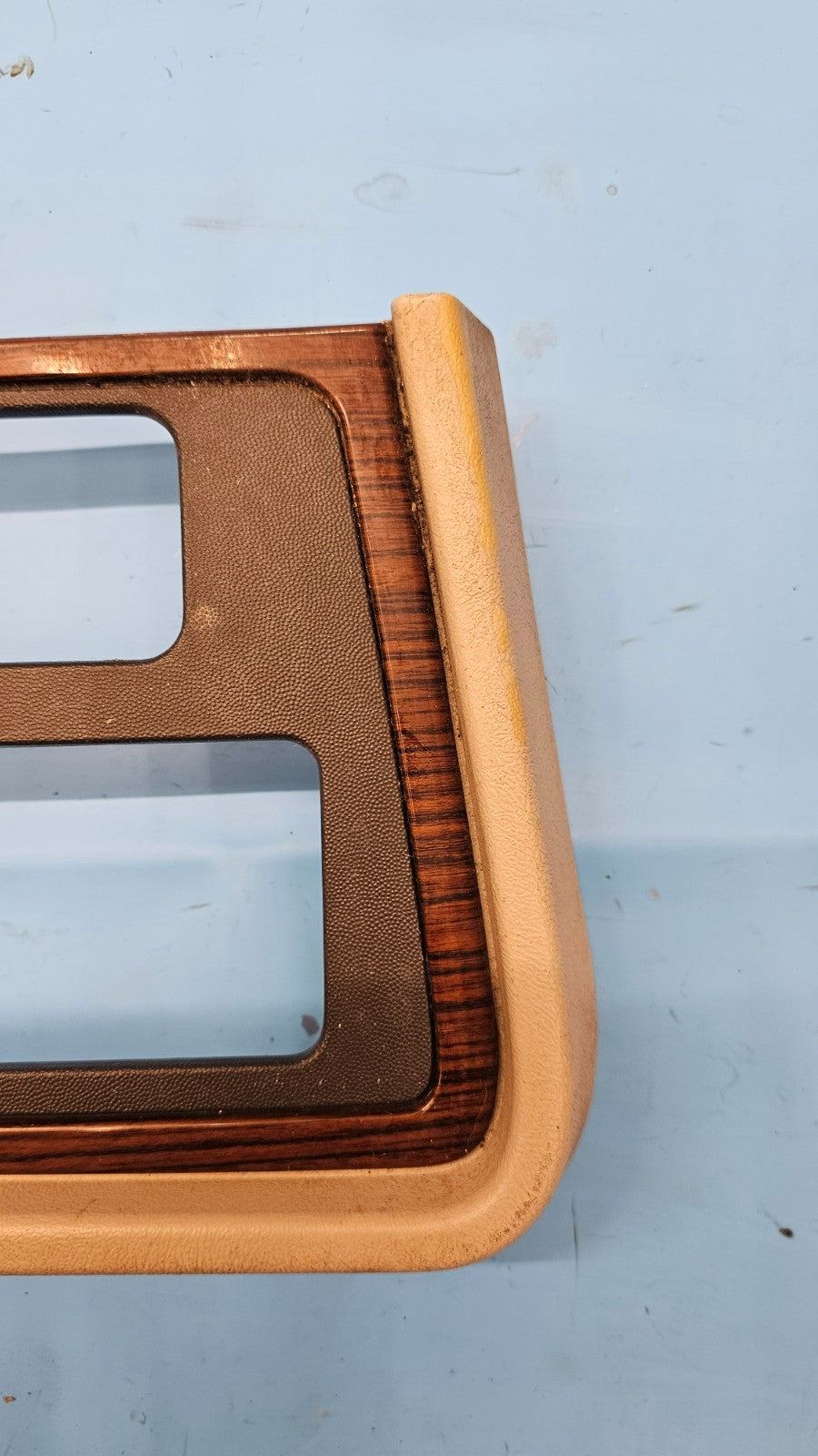 🔥02-06 Cadillac Escalade Radio Dash Trim Bezel with Clock  Tan/woodgrain