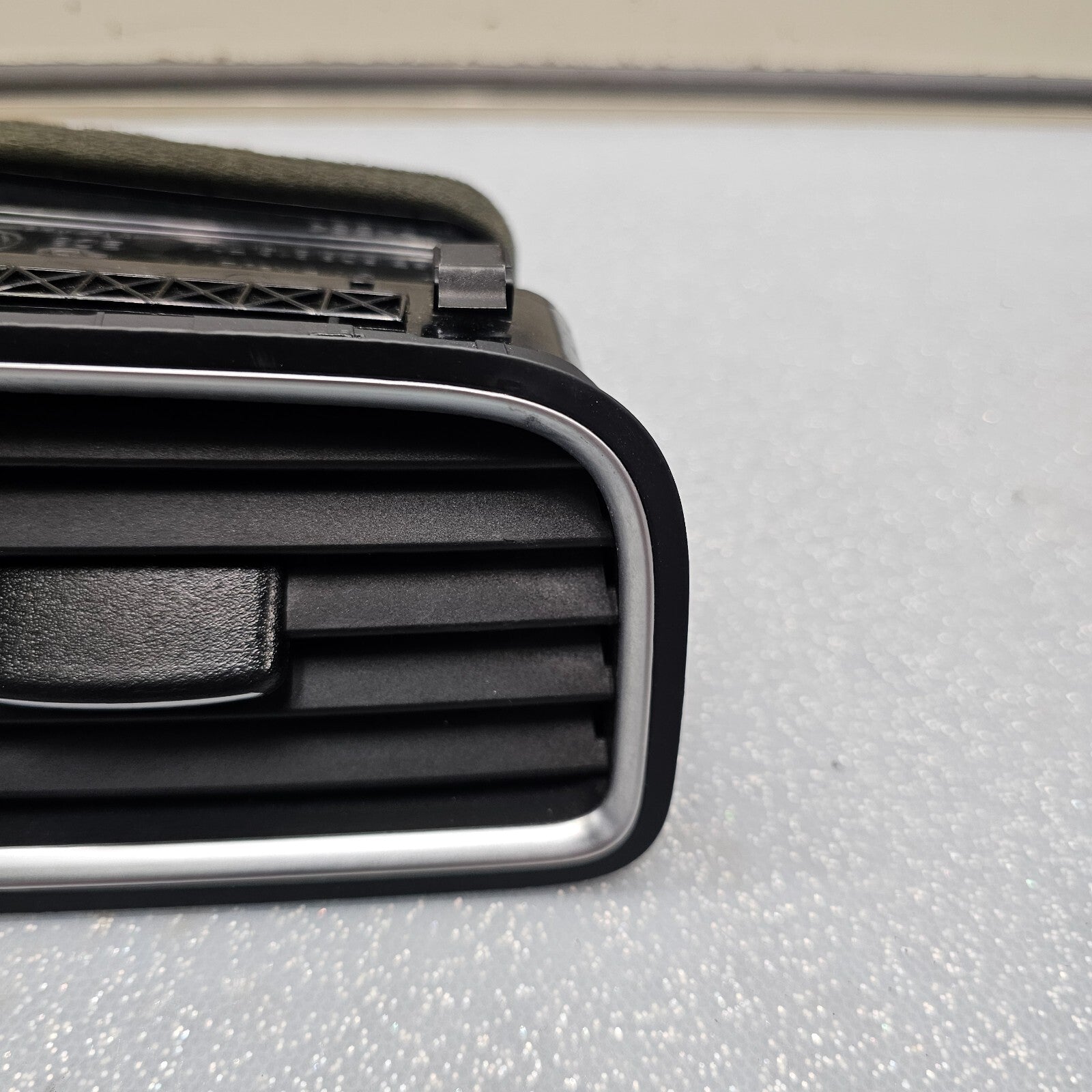 🔥11-18 VW Volkswagen Jetta Right Passenger Center Dash AC Air Vent Heater Trim