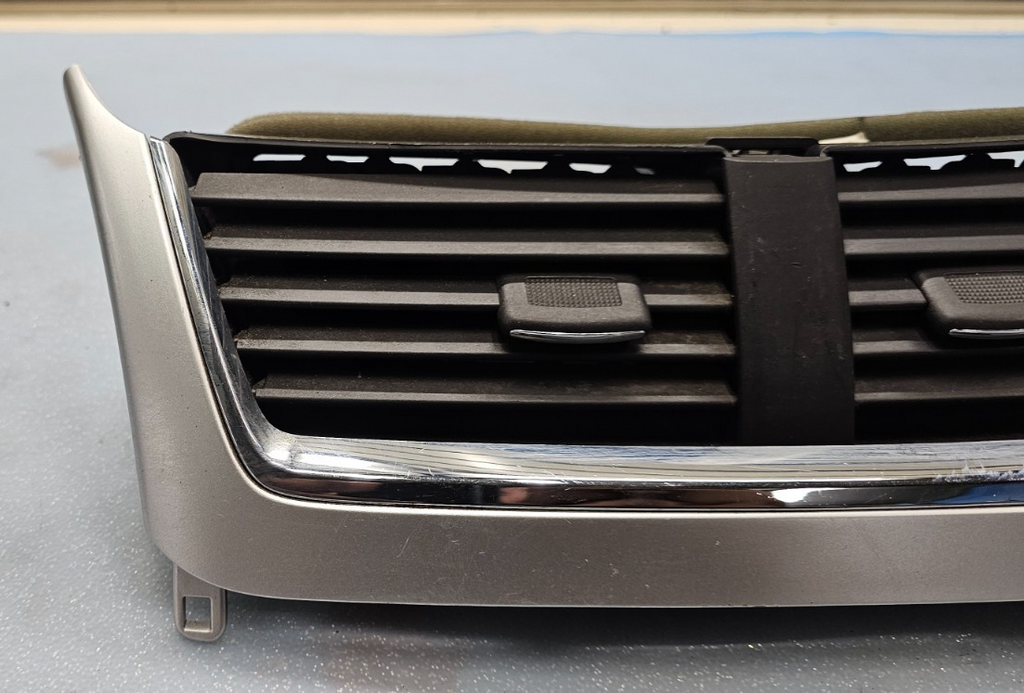 08-12 MALIBU Dash A/CHVAC  Heater AIR VENT Front Center Bezel Trim Silver VT46