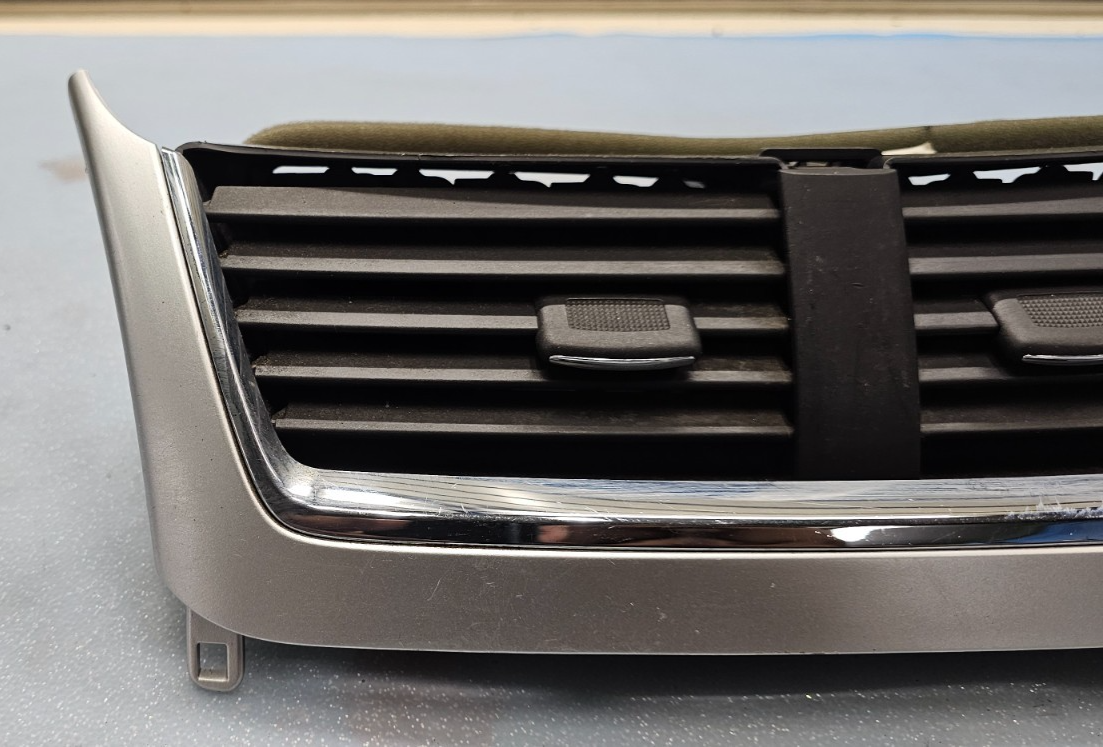 08-12 MALIBU Dash A/CHVAC  Heater AIR VENT Front Center Bezel Trim Silver VT46