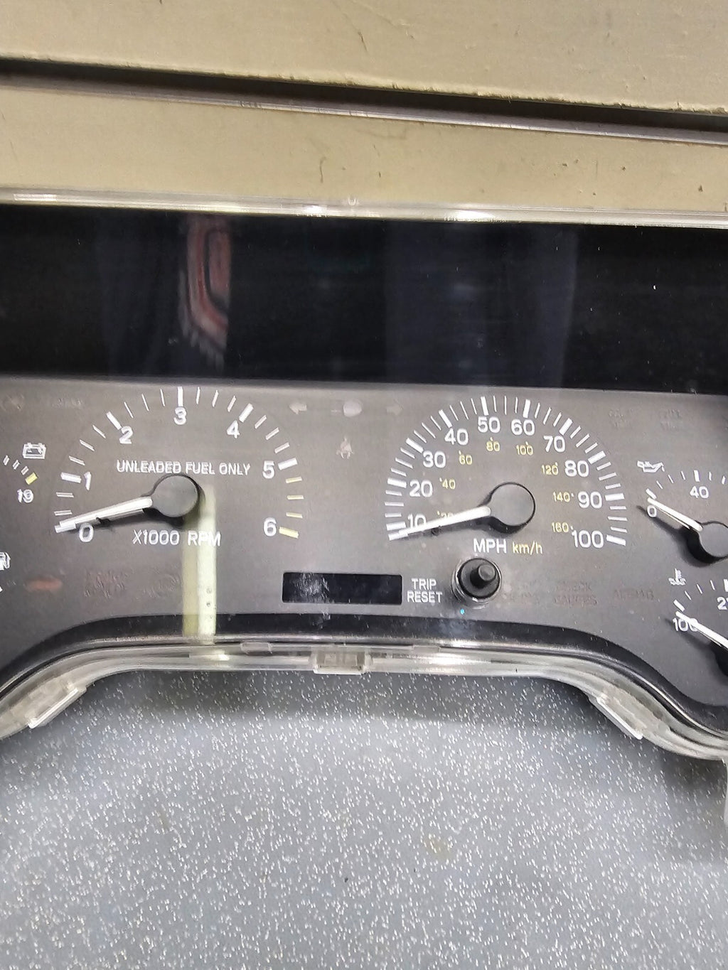 99-01 Jeep Cherokee Sport XJ 4x4 4.0L Dash Instrument Gauge Cluster Speedometer