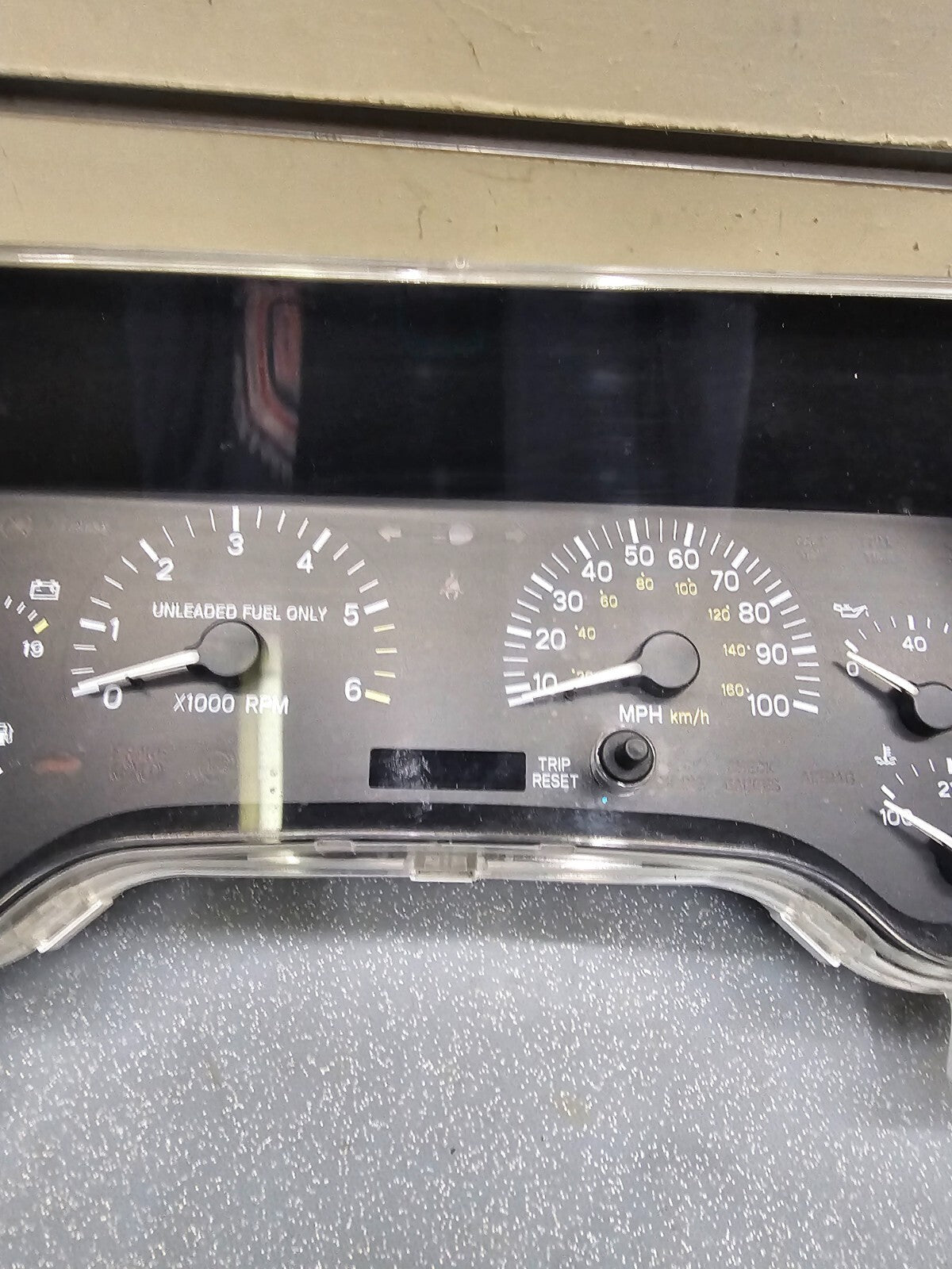99-01 Jeep Cherokee Sport XJ 4x4 4.0L Dash Instrument Gauge Cluster Speedometer