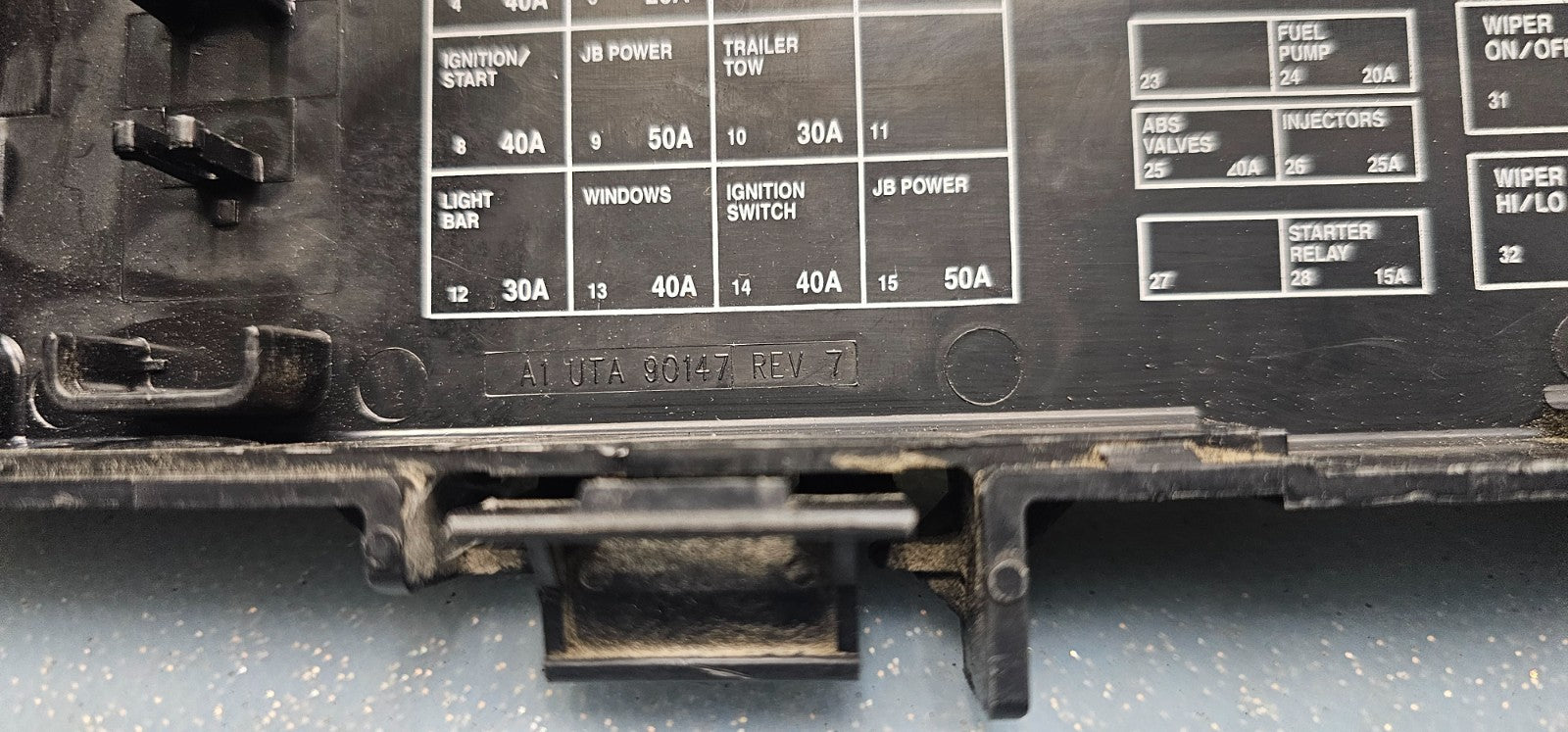 🔥05-07 Liberty Hood Engine Relay Fuse Box Body Control Module Junction Block 