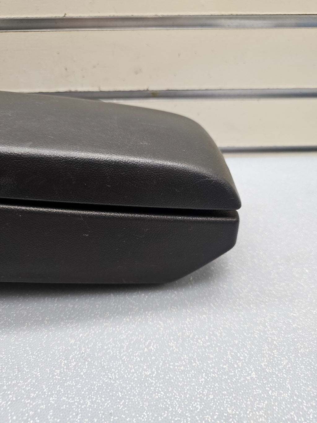 🔥04-12 GMC Canyon Chevy Colorado Center Console Arm Rest Lid BLACK OEM