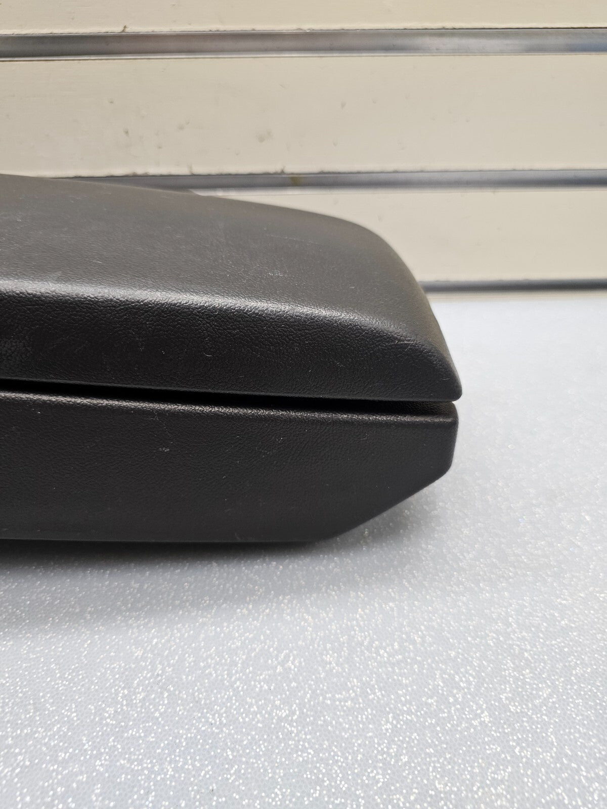 🔥04-12 GMC Canyon Chevy Colorado Center Console Arm Rest Lid BLACK OEM