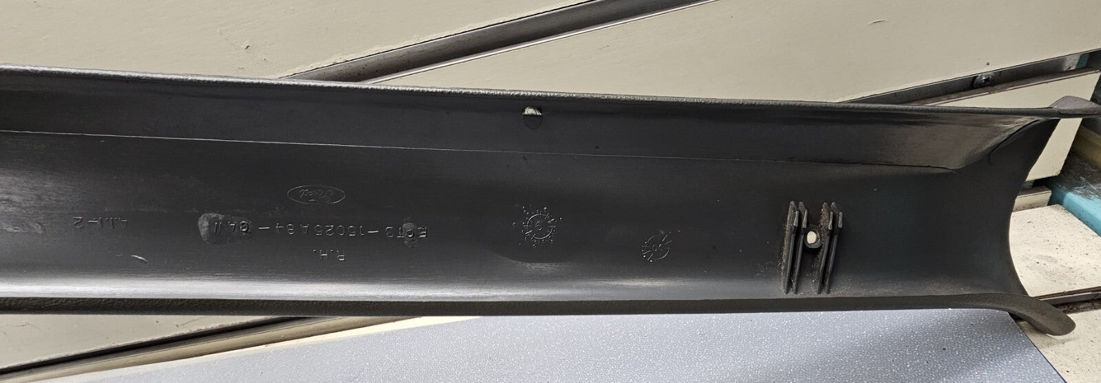 92-96 Ford F150 F250 BRONCO A Pillar Passenger RIGHT Roof Trim Molding GRAY p1
