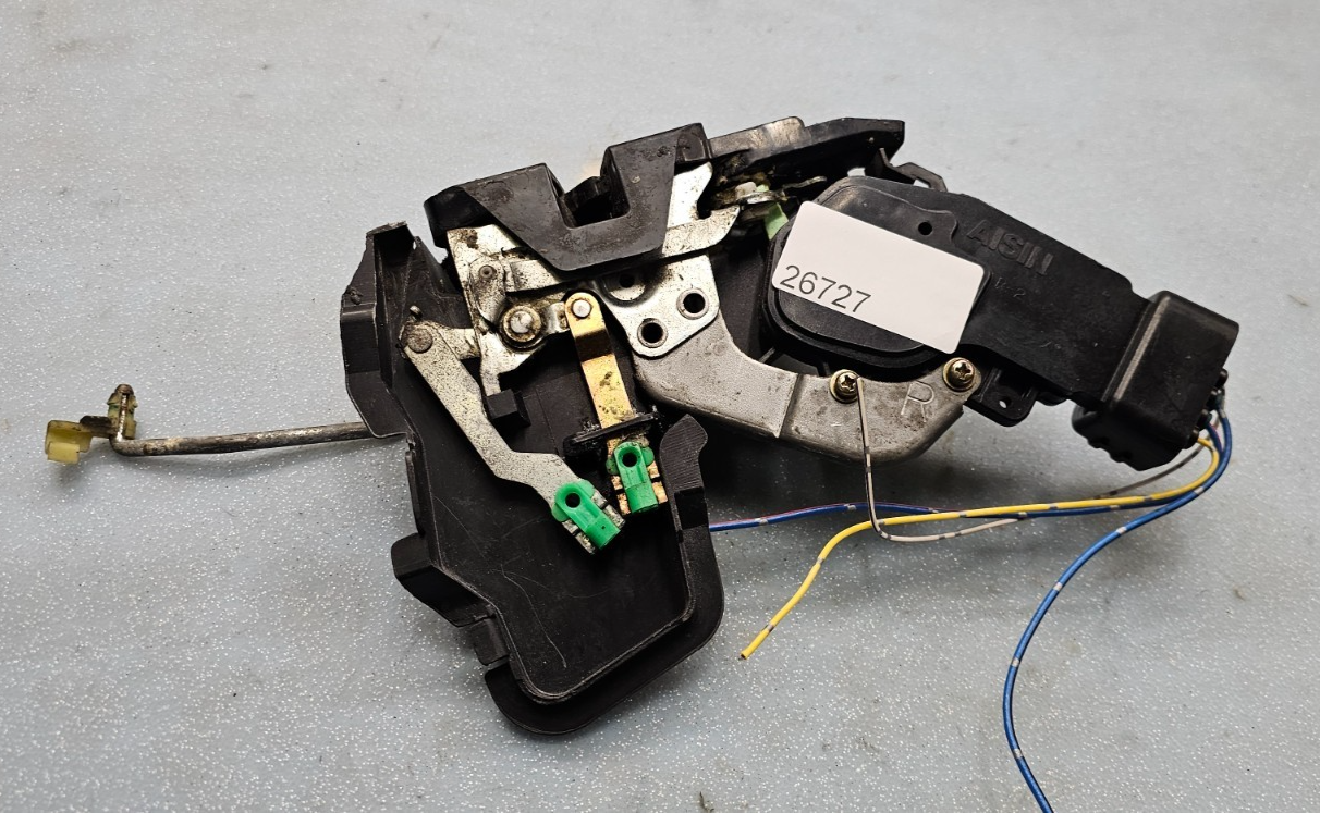 🔥97-01 Toyota Camry Front Right Side Power Door Lock Actuator Latch Assembly
